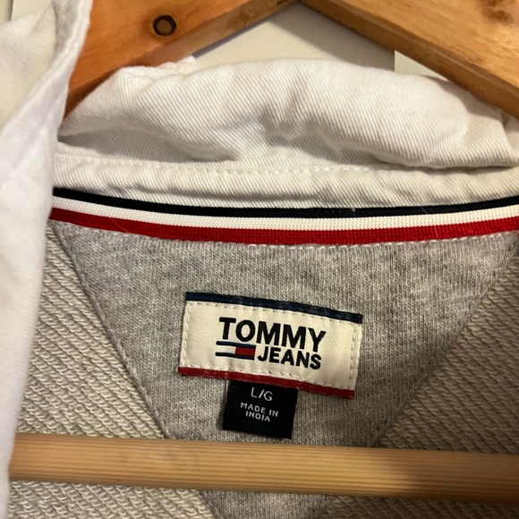 Tommy Hilfiger - Picture 2 of 2